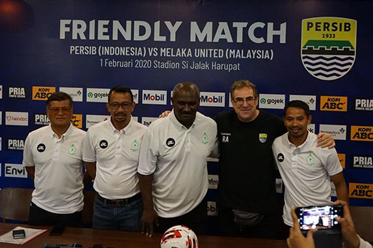 Konferensi pers pra pertandingan Persib vs Melaka United, di Graha Persib, Kota Bandung, Jumat (31/1/2020). 