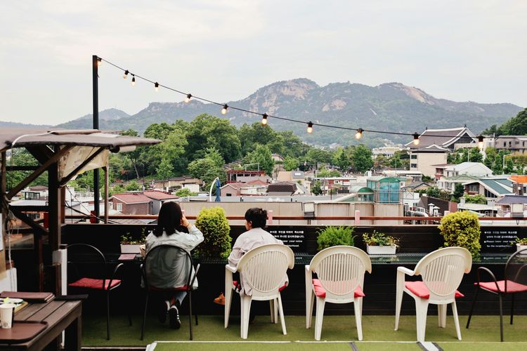 Concept cafe bertema unik menjamur di Seoul, Korea Selatan. Namun, tren ini menuai kontroversi karena dinilai mengarah ke hiburan dewasa.