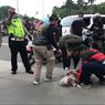 Berjalan Kaki di Dekat Bundaran Monas, Seorang Perempuan Tiba-tiba Jatuh Pingsan