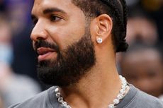 Drake Secara Mengejutkan Rilis Album Ketujuh Berjudul Honestly, Nevermind