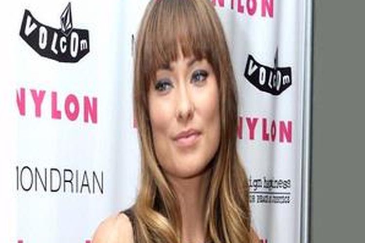 Make up tepat bisa membuat wajah kotak seperti Olivia Wilde ini menjadi terkesan lebih tirus.