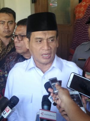 Ketua Panitia Khusus Revisi Undang-Undang Nomor 15 Tahun 2003 tentang Pemberantasan Tindak Pidana Terorisme (RUU Anti-terorisme), Muhammad Syafii usai beraudiensi dengan Menteri Koordinator Bidang Politik, Hukum dan Keamanan Wiranto di Kemenko Polhukam, Jakarta Pusat, Jumat (15/9/2017). 