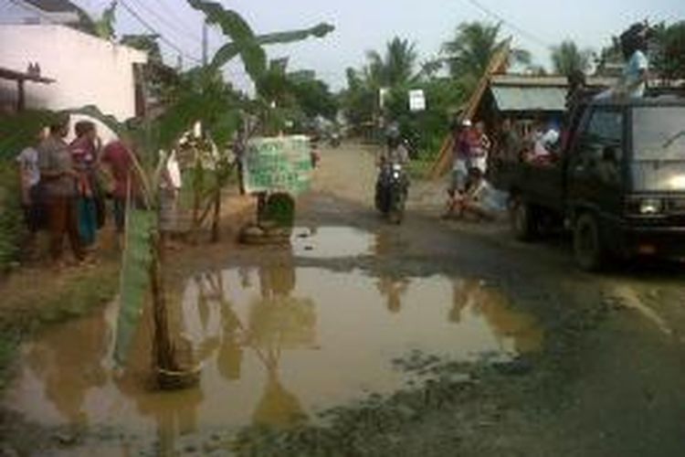 Warga Bengkulu Protes jalan rusak dengan ancam golput pada pemilu mendatang