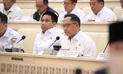 Rapat Bersama DPR RI, Mendagri Paparkan Langkah Strategis Perkuat BUMD