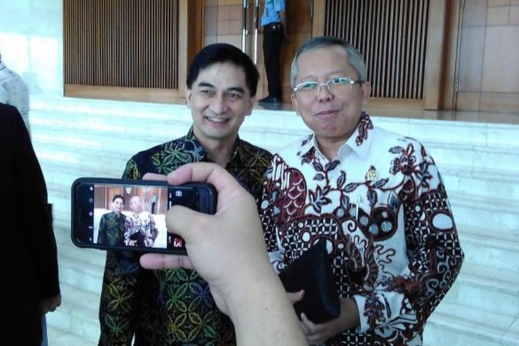 Arsul Sani Sekjen PPP dan Dimyati Natakusumah Sekjen PPP Kubu Djan Faridz saat berfoto bersama