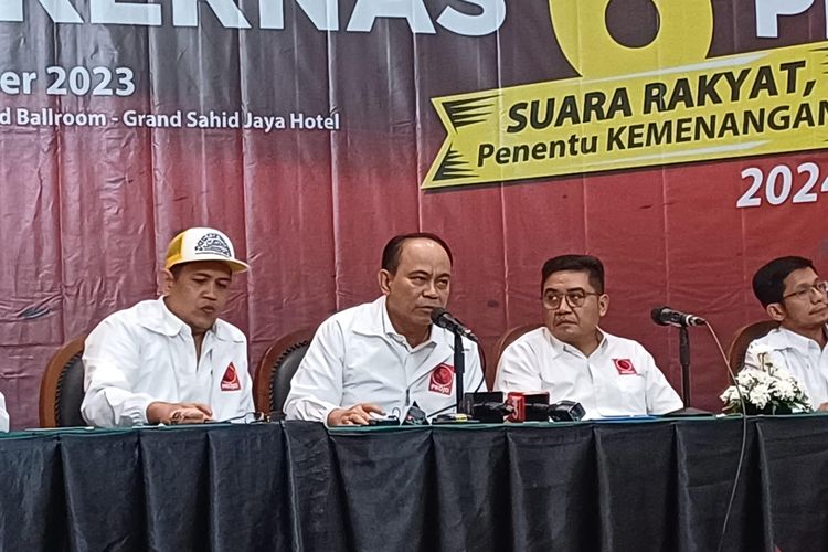 Ketua Umum (Ketum) Relawan Pro Jokowi (Projo) Budi Arie Setiadi di Hotel Grand Sahid Jaya, Jakarta, Minggu (15/10/2023). 