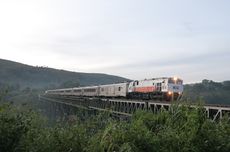 Mendagri Tito Terima Penghargaan Tokoh Pendorong Pertumbuhan dan Stabilitas Ekonomi Daerah