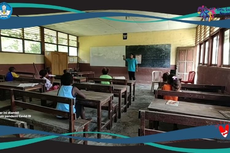 Ayyub, seorang guru yang mengajar di tanah Papua.