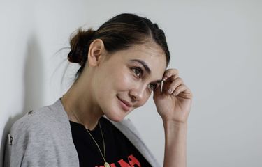 Artis peran Luna Maya berkunjung ke Kantor Redaksi Kompas.com untuk promo film Rumah Kentang: The Beginning, Kamis (7/11/2019).