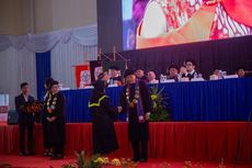 Wisuda Ke-19 President University, Prof. Chairy: Lulusan adalah Pilar Generasi Emas 2045