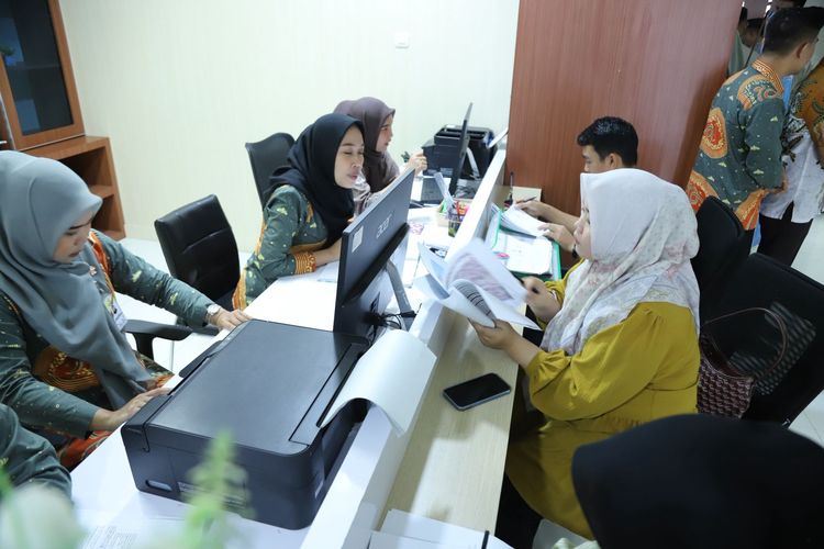 Aktivitas pelayanan di Mal Pelayanan Publik (MPP) Lampung.