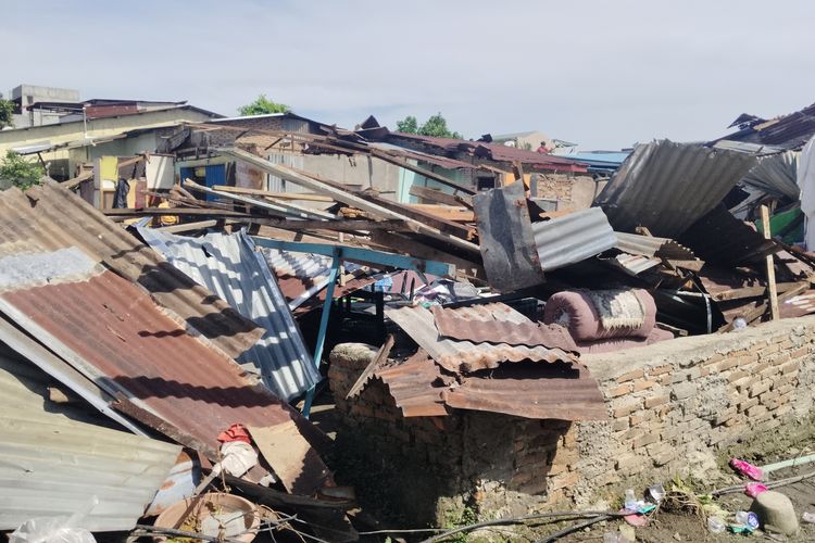 Puting Beliung Terjang Medan Johor, 120 Rumah Rusak hingga Ada yang Hancur Total
