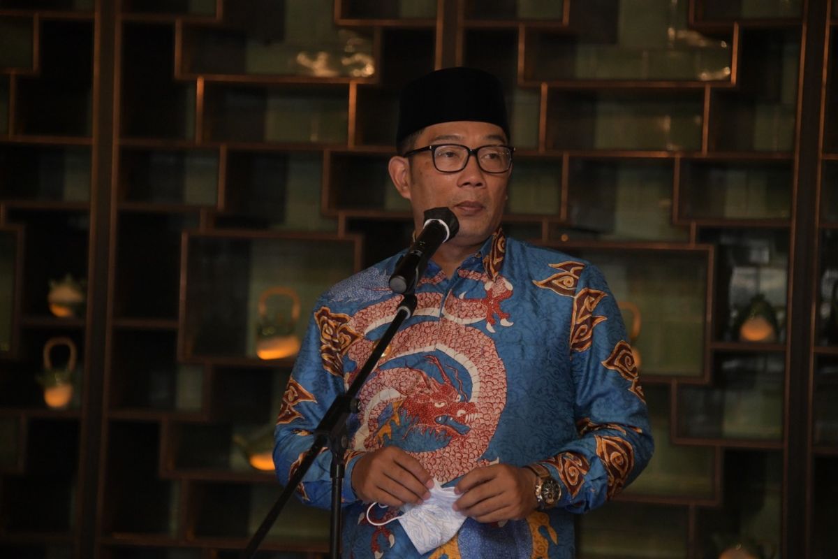 Ketua Asosiasi Daerah Penghasil Migas dan Energi Terbarukan (ADPMET) sekaligus Gubernur Jawa Barat (Jabar) Ridwan Kamil saat menghadiri Forum Daerah ADPMET di Kota Medan, Rabu (31/3/2021).