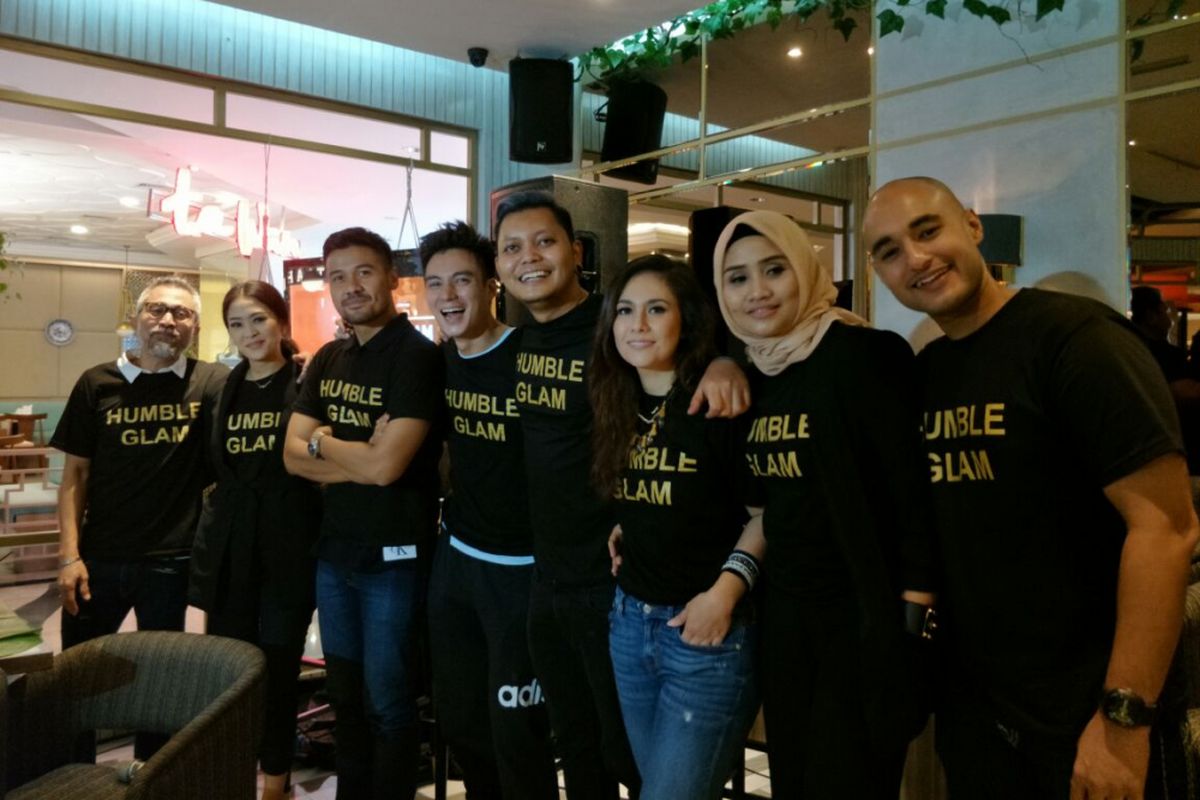 Personel Humble Glam dalam acara peluncuruan Webseries Humble Glam di MDL Plaza Indonesia, Thamrin, Jakarta Pusat, Rabu (28/3/2018).