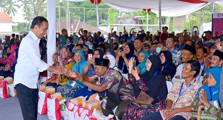 Guyuran Bansos Jelang Pemilu, Anggaran Beda Tipis dari Masa Pandemi Covid-19