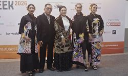 Peragakan Batik Salem, Bupati Brebes Tampil Memukau di Jogja Fashion Week 2026