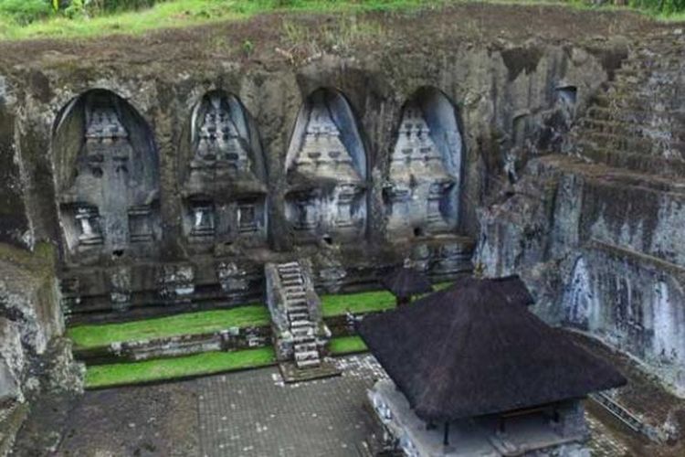 Candi Gunung Kawi di Desa Tampaksiring, Kecamatan Tampaksiring, Kabupaten Gianyar, Bali.