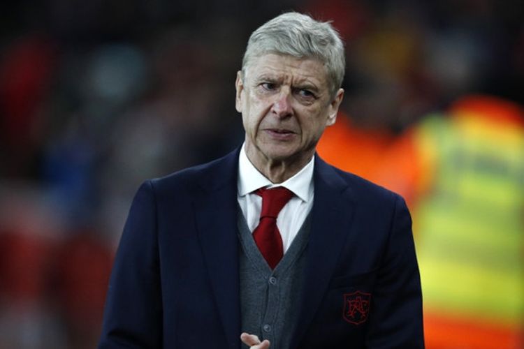 Ekspresi Manajer Arsenal, Arsene Wenger, sebelum dimulainya laga leg kedua babak 32 besar Liga Europa kontra Oestersunds FK di Stadion Emirates, London, Inggris, pada 22 Februari 2018.