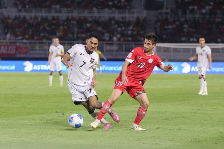 Aksi Marselino Ferdinan dalam duel Timnas Indonesia vs Lebanon yang digelar di Stadion Gelora Bung Tomo, Surabaya, Senin (8/9/2025).
