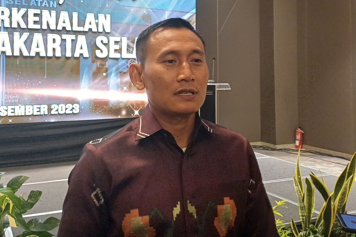 Dandim 05/04 Jakarta Selatan Letkol Infanteri Roy Fakhrul Rozi saat berbincang di hadapan awak media, Jumat (27/12/2023).