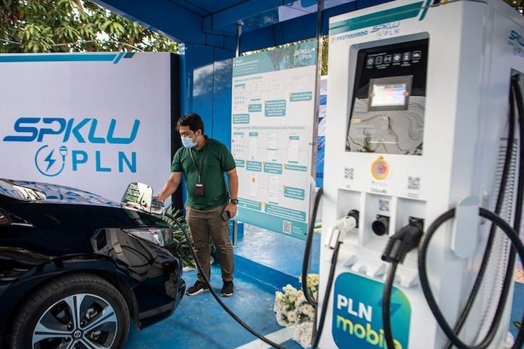 PT PLN memastikan SPKLU di sepanjang jalur utama mudik 2023 siap melayani kebutuhan pengisian baterai atau charging cepat pengguna mobil listrik.