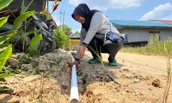 Air Melimpah, Hidup Susah: Cerita Sadiah Mentas dari Ironi Krisis Air di Tepian Kapuas