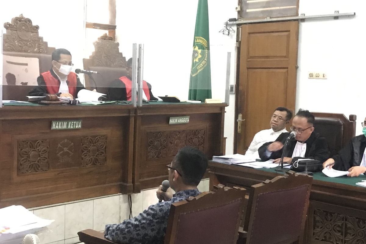 Mantan Ketua Dewan Pembina Yayasan Aksi Cepat Tanggap (ACT) Novariyadi Imam Akbari dalam persidangan di Pengadilan Negeri (PN) Jakarta Selatan, Selasa (13/12/2022). Imam dihadirkan Jaksa Penutut Umum (JPU) sebagai saksi kasus penggelapan dana bantuan untuk keluarga korban kecelakaan pesawat Lion Air Boeing 737 Max 8 nomor penerbangan JT 610 dengan terdakwa pendiri sekaligus mantan Presiden Yayasan ACT, Ahyudin.