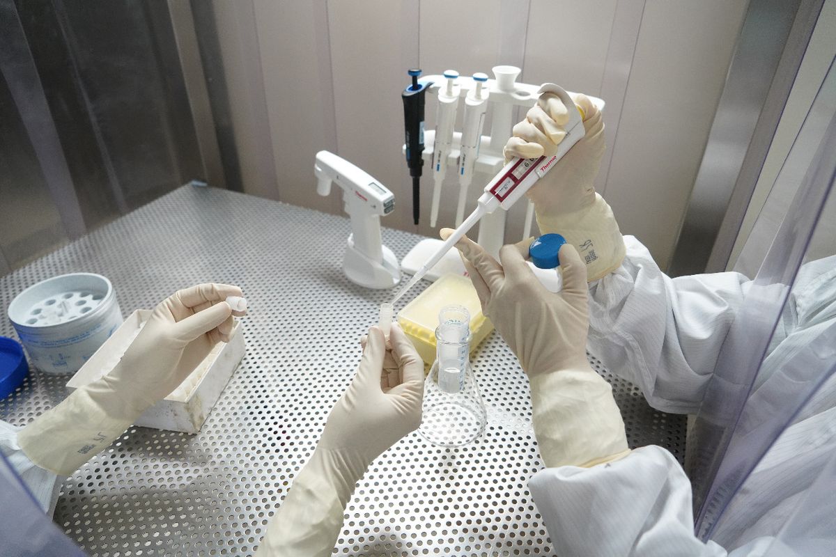 lustrasi proses Produksi Diagonostik Kit berbasis Real Time Polymerase Chain Reaction (RT-PCR). 