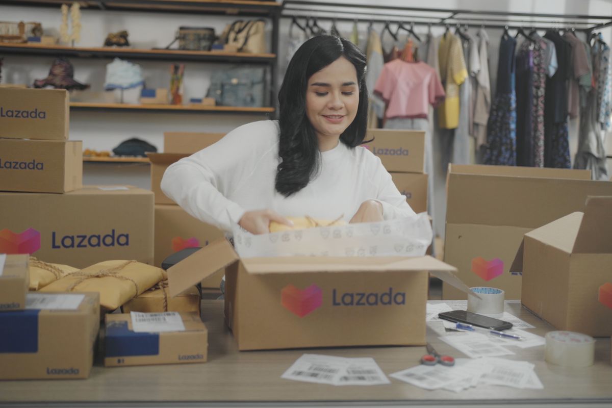 Digitalisasi pada sektor UMKM masih tergolong minim. Dari data studi Lazada, jumlah UMKM yang telah melakukan digitalisasi hanya 13 persen. 