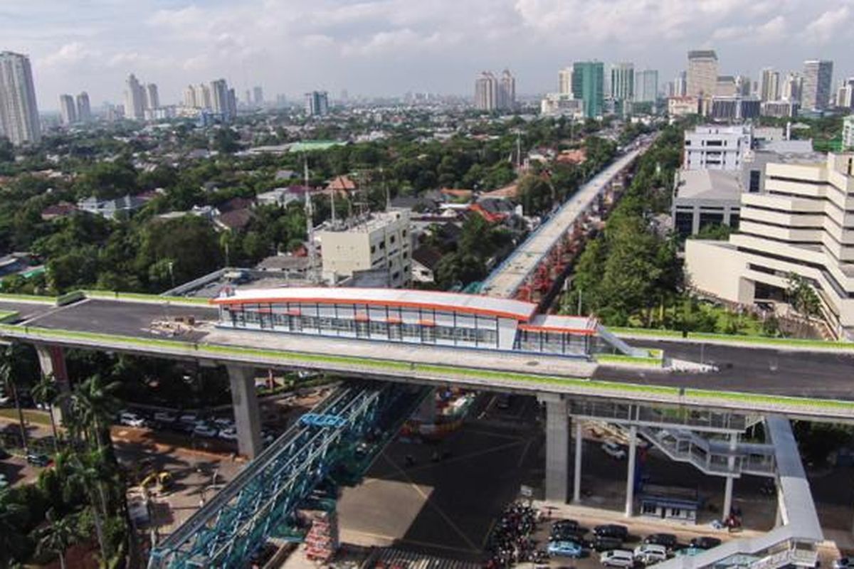 Halte transjakarta CSW di Koridor 13, rute Ciledug - Kapten Tendean, Jakarta, Rabu (18/1/2017). Jalur transjakarta sepanjang 9,3 kilometer ini akan dilengkapi 12 halte dan direncanakan beroperasi mulai Juni 2017.