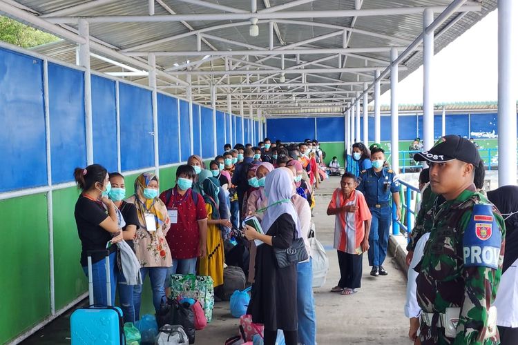 Kedatangan deportan dari DTI Tawau Malaysia di Pelabuhan Tunon Taka Nunukan Kaltara