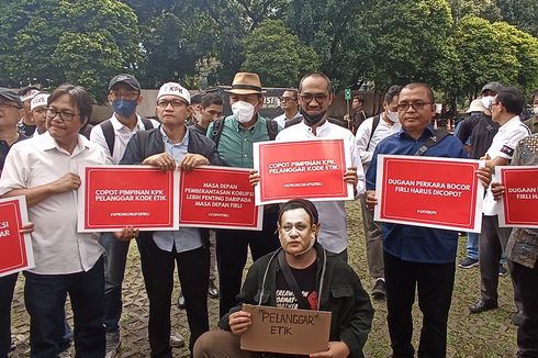 Abraham Samad hingga Saut Situmorang Demo di KPK, Minta Firli Dicopot