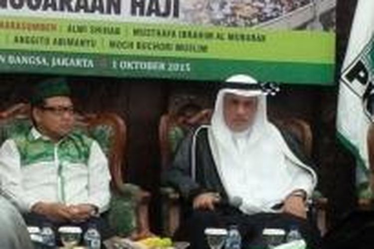 Ketua Umum Partai Kebangkitan Bangsa Muhaimin Iskandar bersama Duta Besar Arab Saudi untuk Indonesia Mubarak dalam pertemuan di Jakarta, Kamis (1/10/2015)