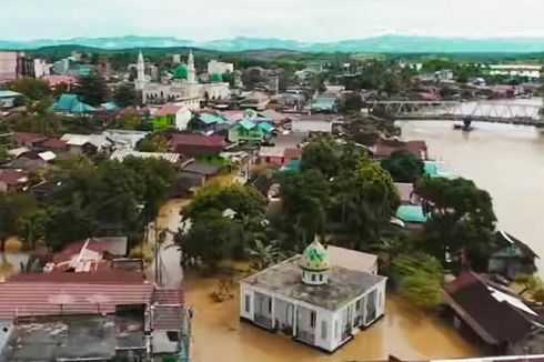 Sungai Satui Meluap, 2.880 Rumah Terendam Banjir, Warga Mengungsi ke Sekolah