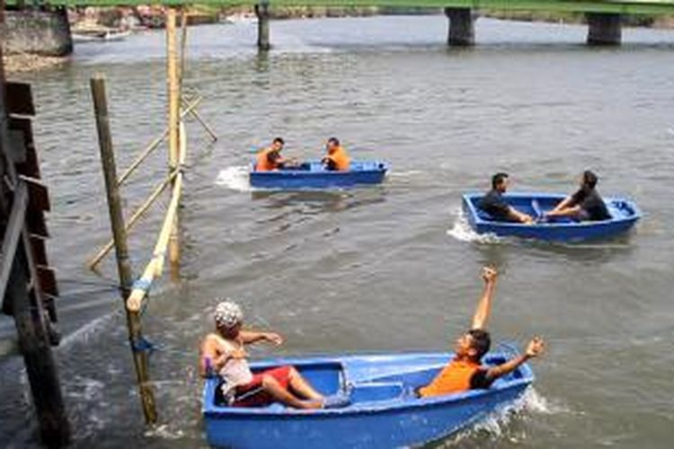 Lomba Tarik Tambang Perahu Pada Festival Salo Karajae