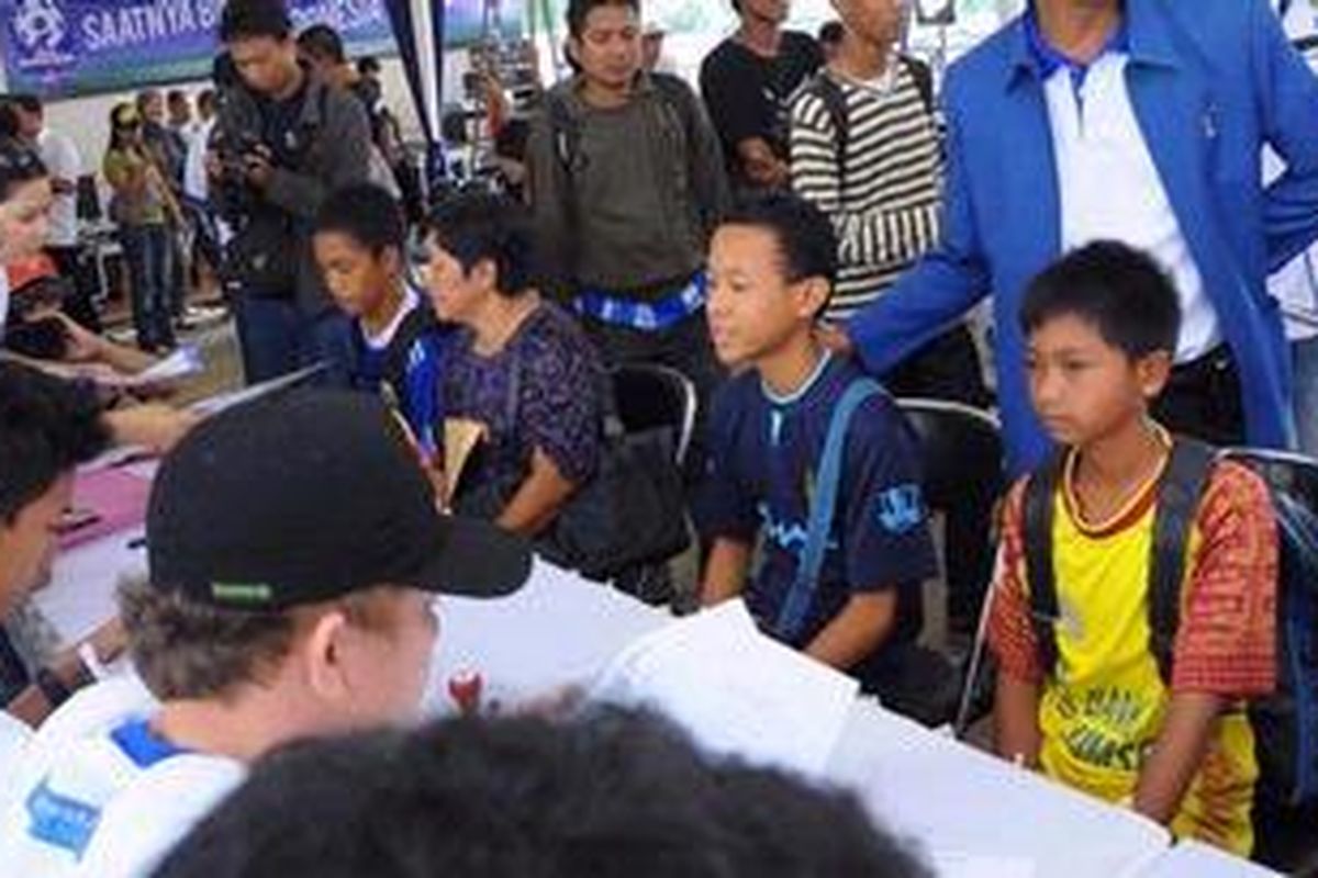 Seleksi Tunas Garuda Mencari Bakat tahap II yang berlangsung di Pelambang, Jumat (27/5/2011) disambut antusias oleh para calon atlet muda di Sumatera.