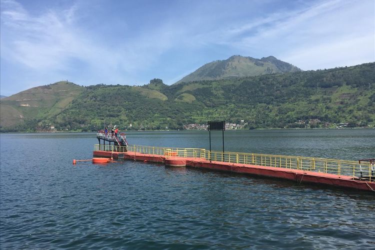 Salah satu dermaga di kawasan Danau Toba.