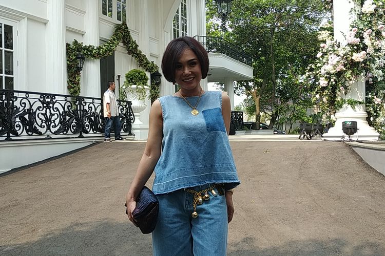 Yuni Shara berpose saat menghadiri sebuah acara di The Manor, Andara, Jakarta Selatan, Jumat (28/6/2019).
