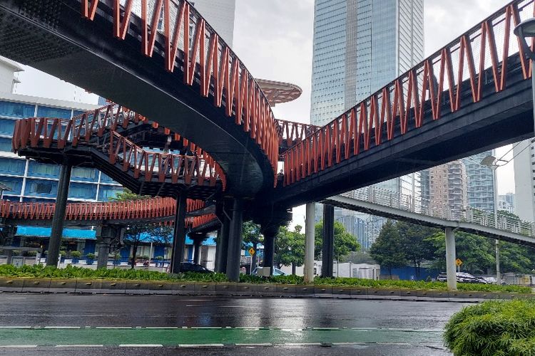 Jembatan Penyeberangan Orang dan Sepeda Phinis Karet Sudirman diresmikan pada Kamis (10/3/2022).