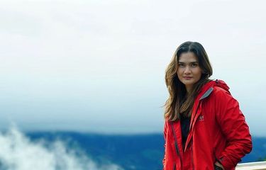 Presenter acara tv Jejak Petualang Medina Kamil. 