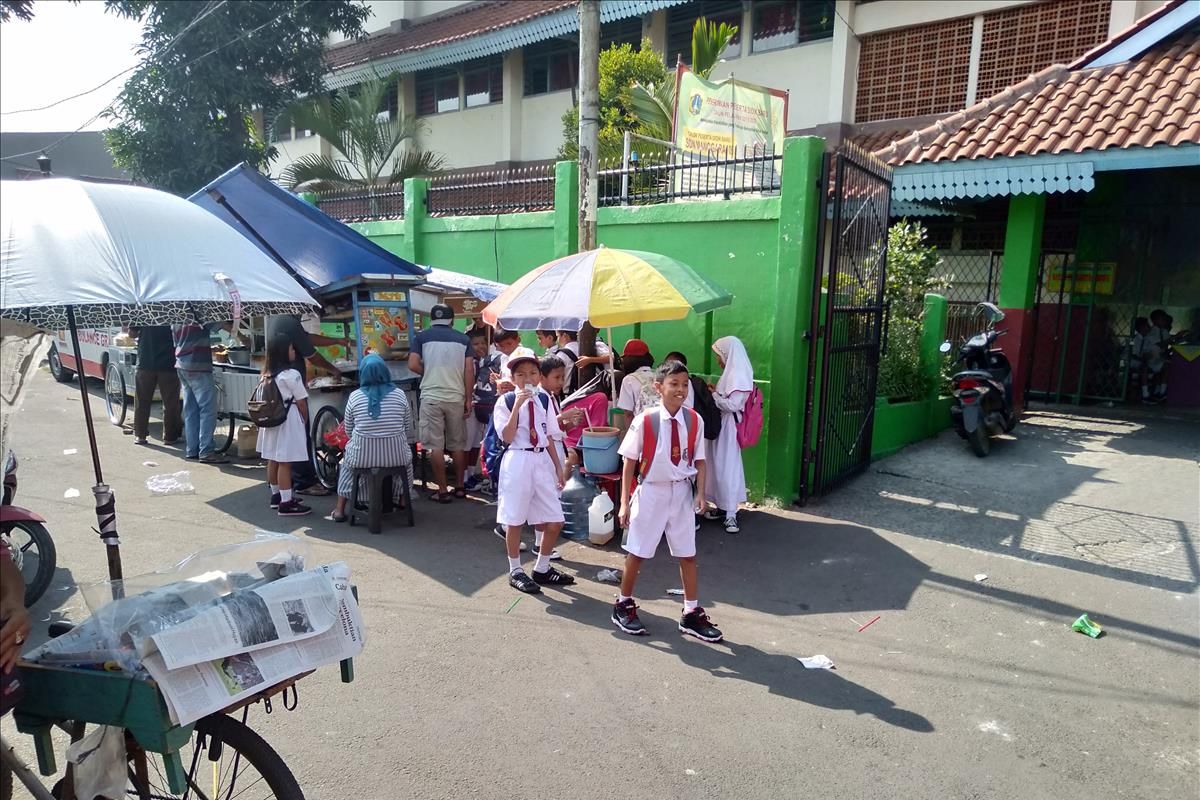 Suasana SDN Manggarai 05 Pagi di hari pertama masuk sekolah, Senin (15/7/2019)