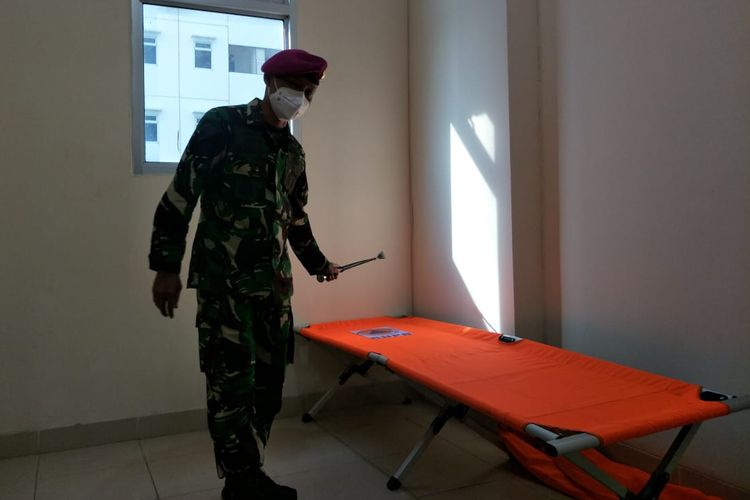 Wisma Atlet Covid-19 Emergency Hospital Commander Naval Lieutenant Colonel M. Arifin inspects a self-isolation room at the Nagrak low-cost housing complex on Friday  (18/6/2021).