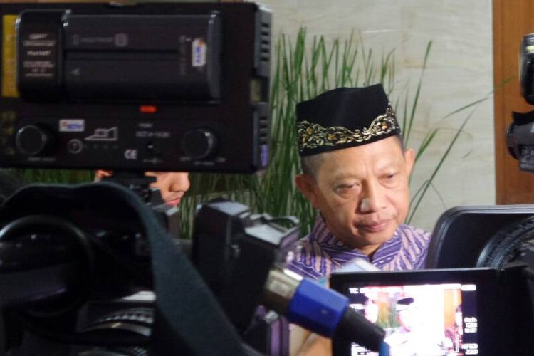 Kapolri Jenderal Pol Tito Karnavian seusai mengjadiri buka bersama pimpinan lembaga negara di kediaman dinas Ketua MPR RI Zulkifli Hasan di Widya Chandra, Jakarta Selatan, Jumat (2/6/2017)