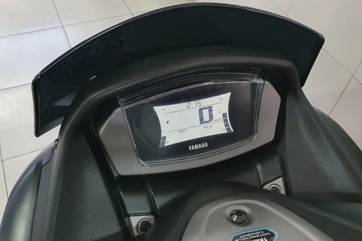 Mengecek battery voltage pada maxi scooter Yamaha generasi terbaru