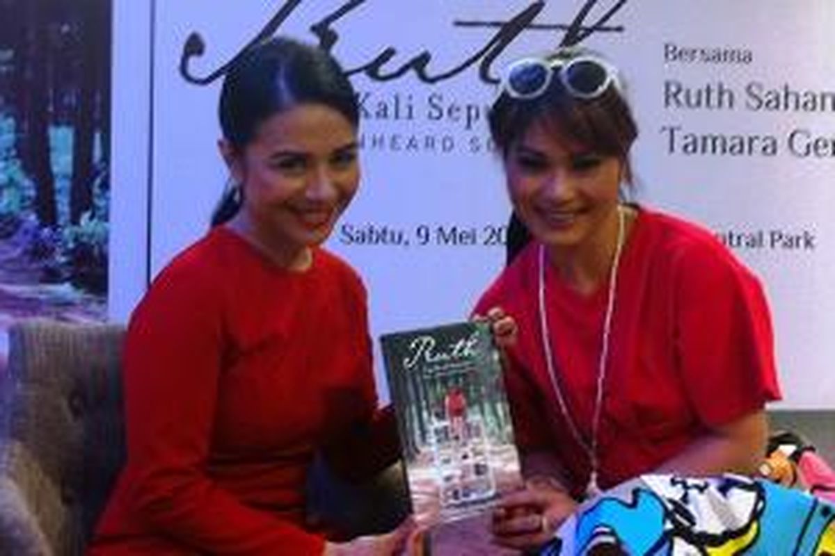 Ruth Sahanaya bersama Tamara Geraldine.