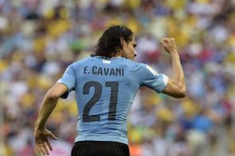 Penyerang Uruguay, Edinson Cavani, merayakan golnya ke gawang Kosta Rika, pada laga Grup D Piala Dunia, di Estadio Castelao, Fortaleza, Sabtu atau Minggu (15/6/2014) dini hari WIB.