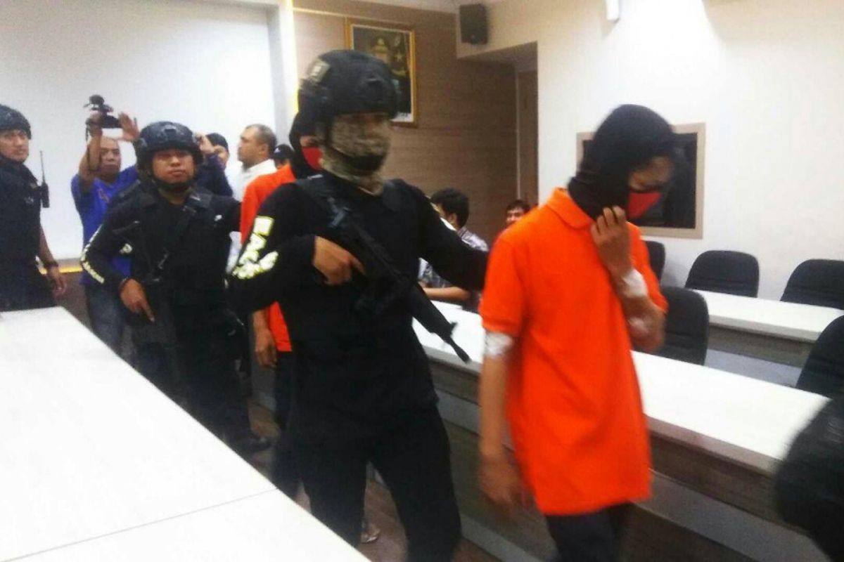 Tiga tersangka yang melakukan perusakan di depan RS Siaga, Pasar Minggu, pada Rabu (5/7/2017) lalu ditangkap Polres Metro Jakarta Selatan, Kamis (6/7/2017).