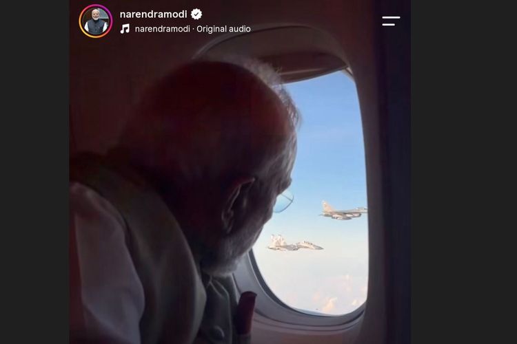 Momen Pesawat PM Modi Dikawal Jet Tempur TNI AU Saat Menuju Jakarta
