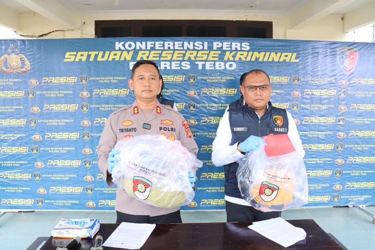 2 Penganiaya Ketua BPD Penolak Tambang Emas Ilegal Jadi Tersangka dan Ditahan