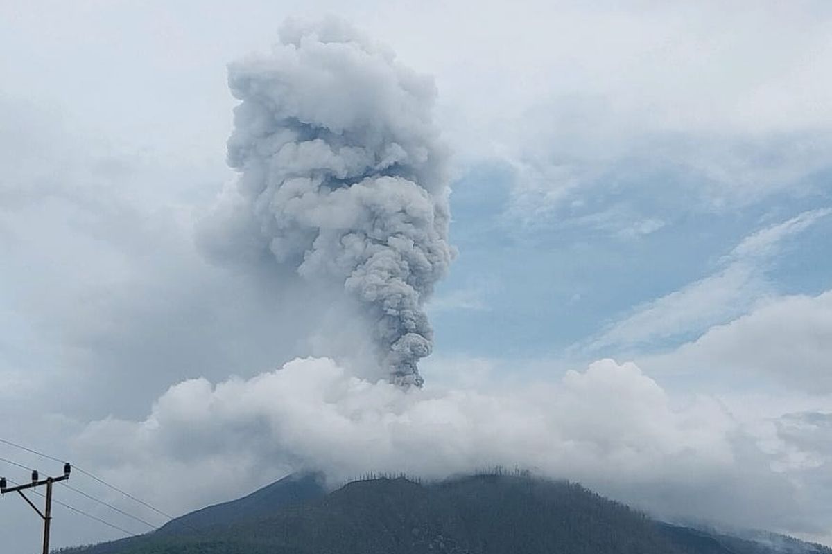 Gunung Lewotobi 2 Kali Meletus Hari Ini, Muntahkan Abu Vulkanik Setinggi 2 Kilometer